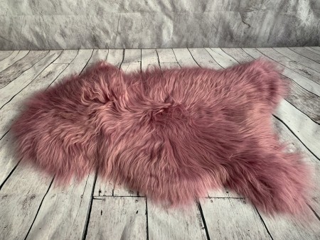 Ekte Islandske Saueskinn i Dusty Rose  farge -langhåret