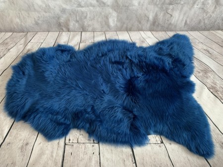 Ekte Svenske saueskinn / lammeskinn i Royal Blue farge