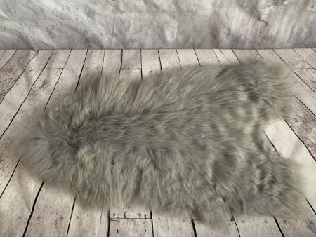 Ekte Islandske Saueskinn i  Silver G farge -langhåret